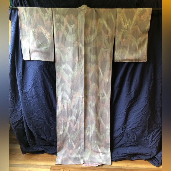 Mauve silk crepe kimono with 80’s vapour wave pattern - Picture 3 of 6